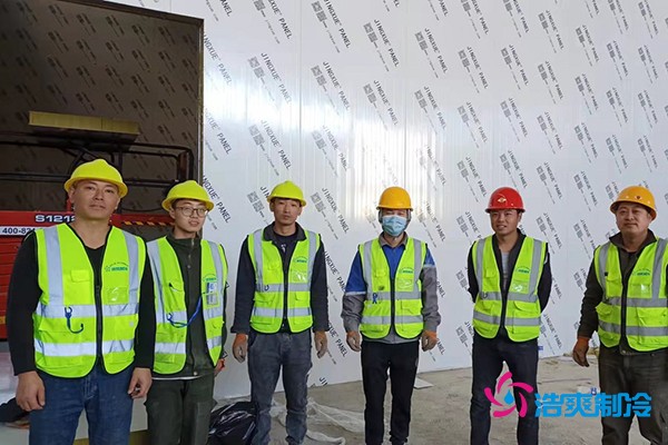 六玄网132432施工团队合影